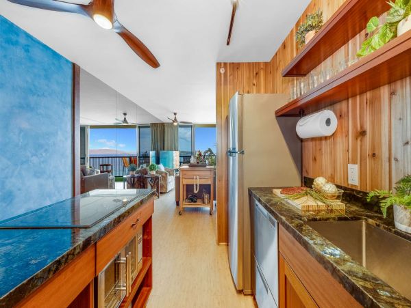 Luxury Top Floor Condo Two Bedrooms Amazing Ocean Views