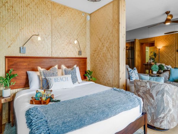 Luxury Top Floor Condo Two Bedrooms Amazing Ocean Views