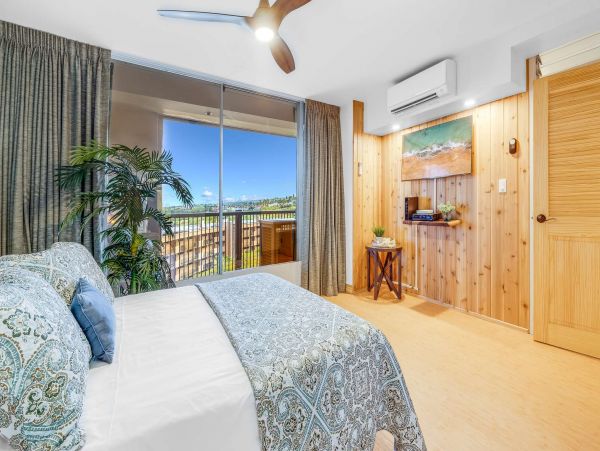 Luxury Top Floor Condo Two Bedrooms Amazing Ocean Views