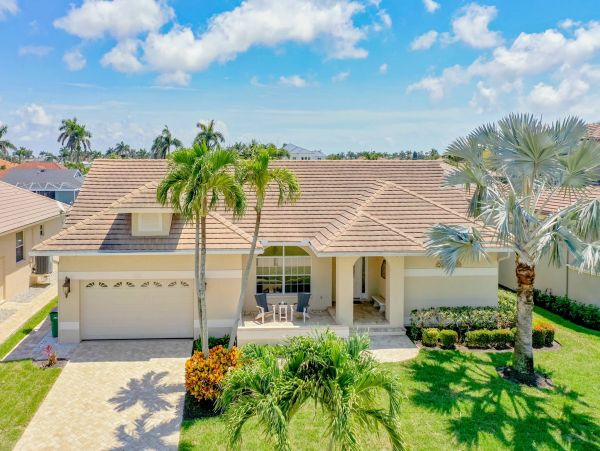 Waterfront 3 Bedroom Home in Marco Island