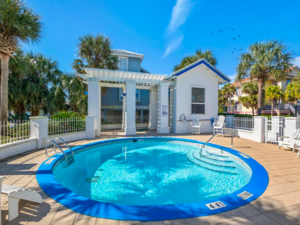 Four bedroom House walk to beach