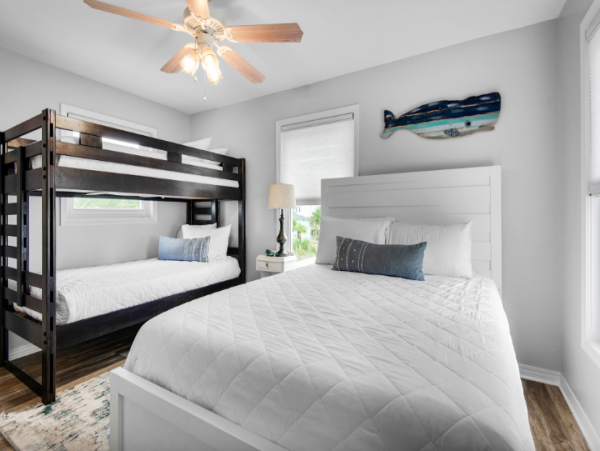 Four bedroom House walk to beach