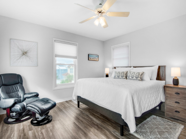 Four bedroom House walk to beach