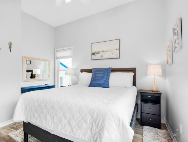 Four bedroom House walk to beach