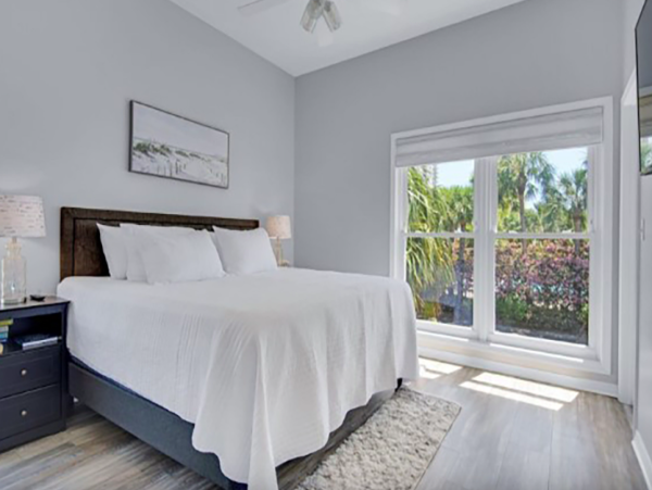 Four bedroom House walk to beach