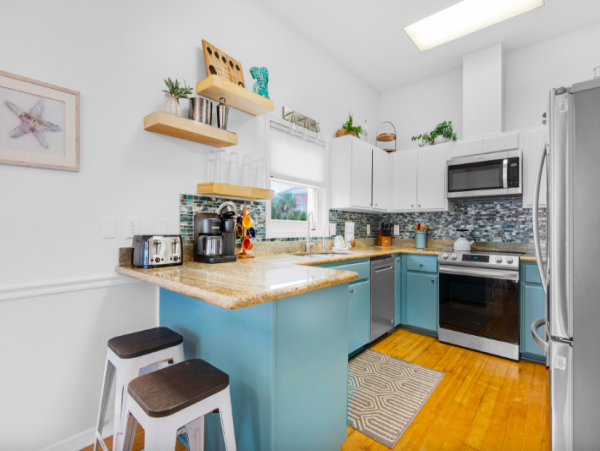 Four bedroom House walk to beach