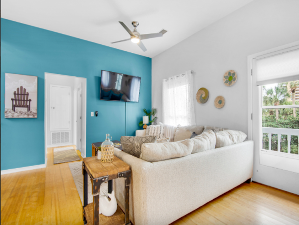 Four bedroom House walk to beach