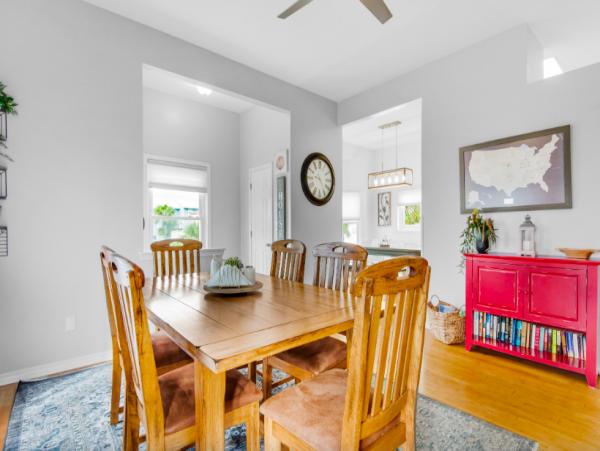 Four bedroom House walk to beach