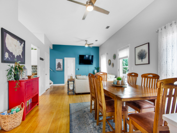 Four bedroom House walk to beach