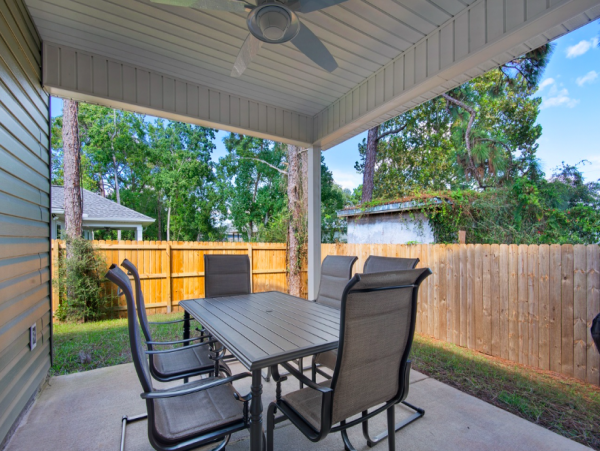 New 4 bedroom Home 4 miles to Navarre Beach