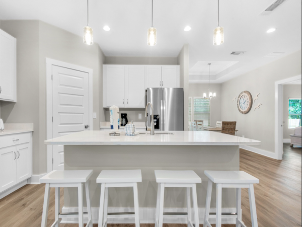 New 4 bedroom Home 4 miles to Navarre Beach