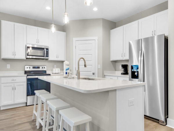New 4 bedroom Home 4 miles to Navarre Beach
