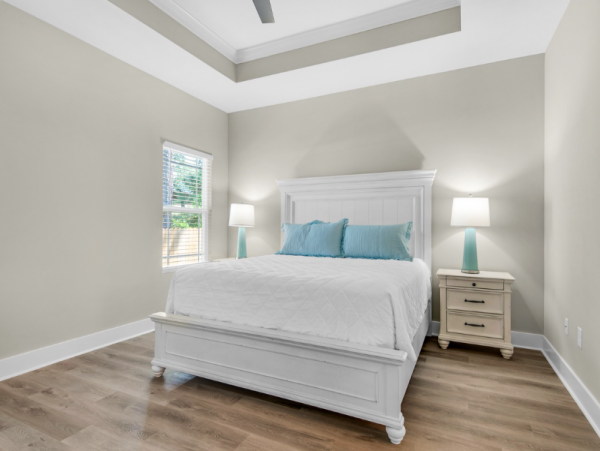New 4 bedroom Home 4 miles to Navarre Beach