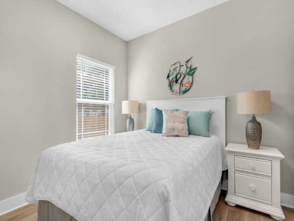 New 4 bedroom Home 4 miles to Navarre Beach