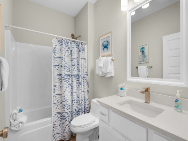 New 4 bedroom Home 4 miles to Navarre Beach