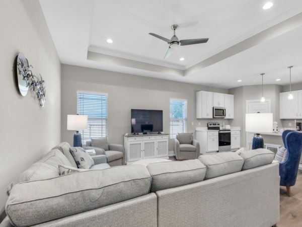 New 4 bedroom Home 4 miles to Navarre Beach