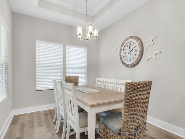 New 4 bedroom Home 4 miles to Navarre Beach