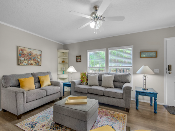 3 Bedroom House 2 miles from Navarre beach bridge