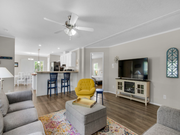 3 Bedroom House 2 miles from Navarre beach bridge