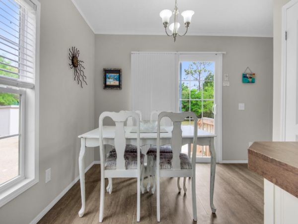 3 Bedroom House 2 miles from Navarre beach bridge