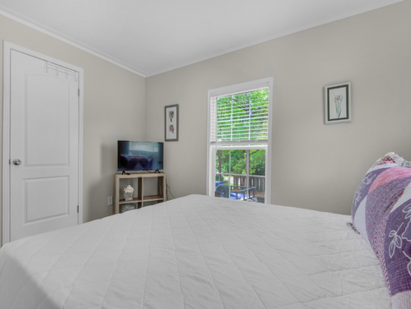3 Bedroom House 2 miles from Navarre beach bridge