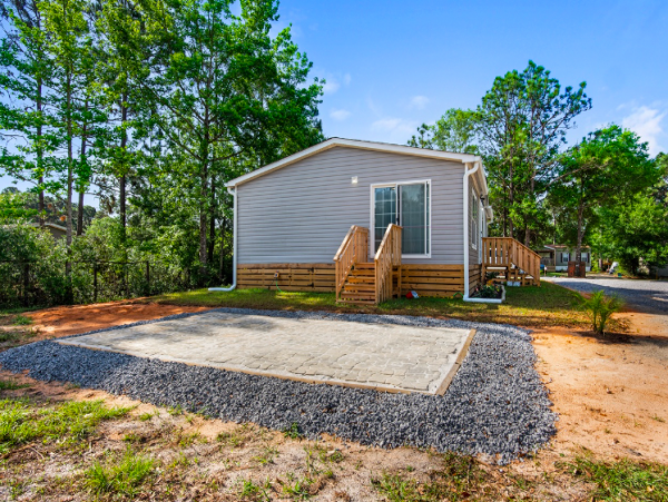 3 Bedroom House 2 miles from Navarre beach bridge