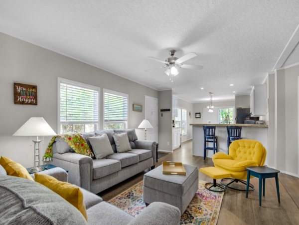 3 Bedroom House 2 miles from Navarre beach bridge