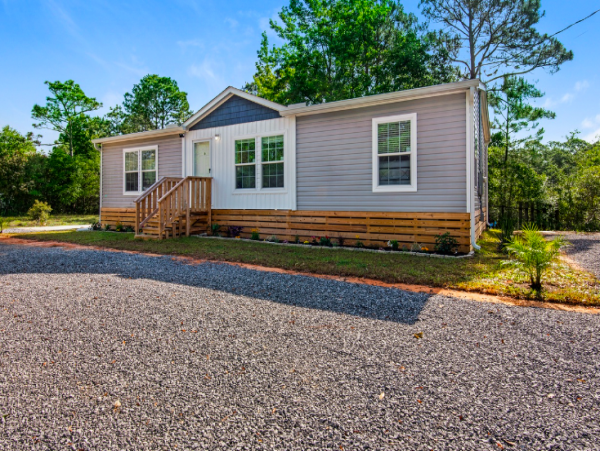 3 Bedroom House 2 miles from Navarre beach bridge