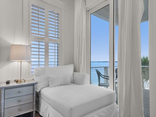 Navarre Vacation Home Five Bedroom
