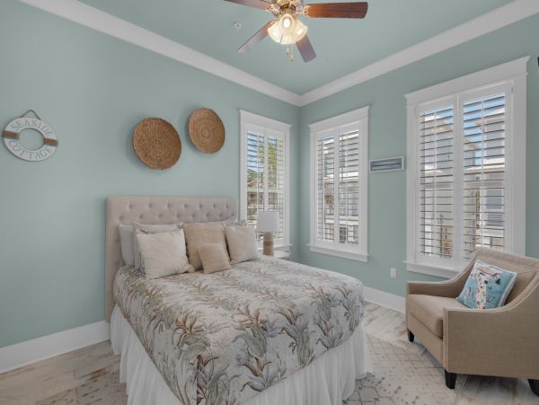 Navarre Beach Vacation Home Five Bedroom Walk to Beach
