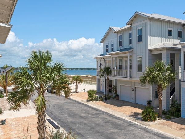 Navarre Beach Vacation Home Five Bedroom Walk to Beach