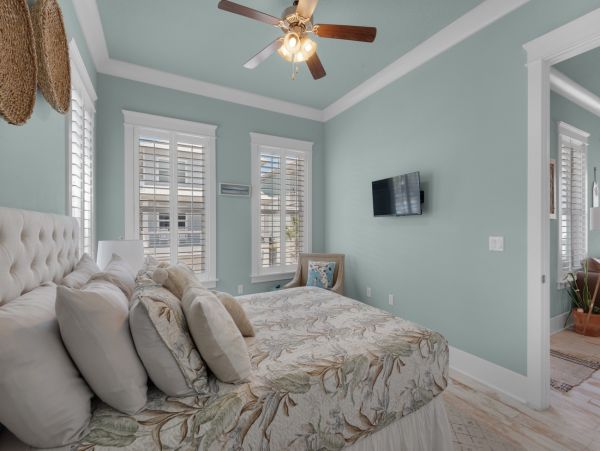 Navarre Beach Vacation Home Five Bedroom Walk to Beach
