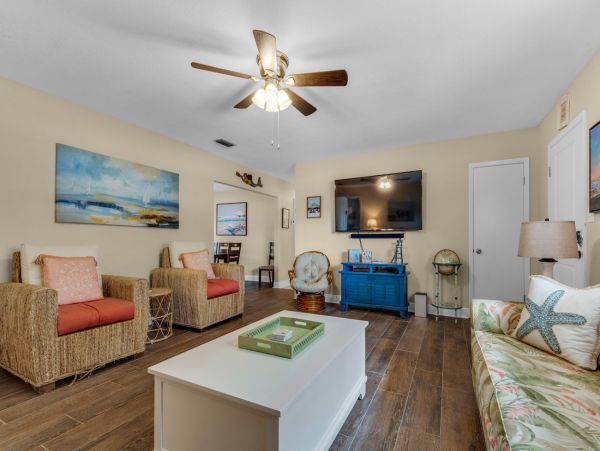Navarre Beach Home with 5 Bedrooms