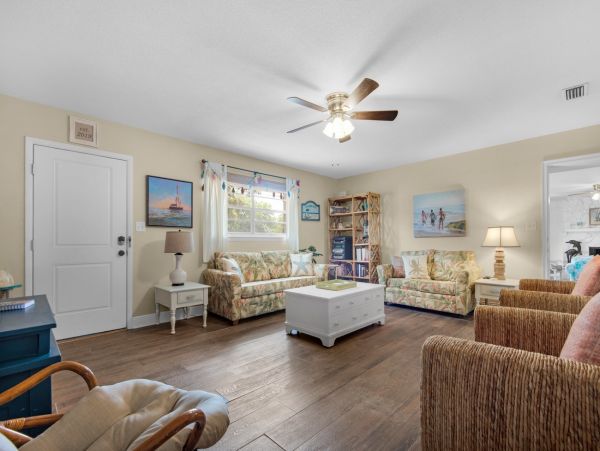 Navarre Beach Home with 5 Bedrooms