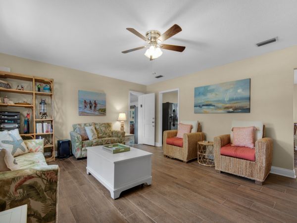 Navarre Beach Home with 5 Bedrooms