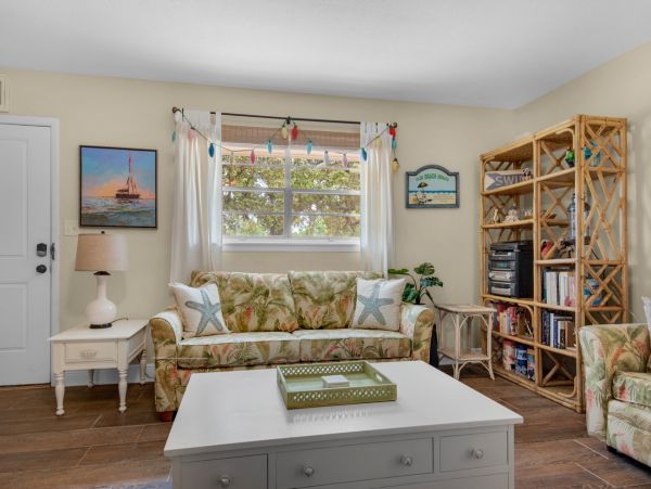 Navarre Beach Home with 5 Bedrooms