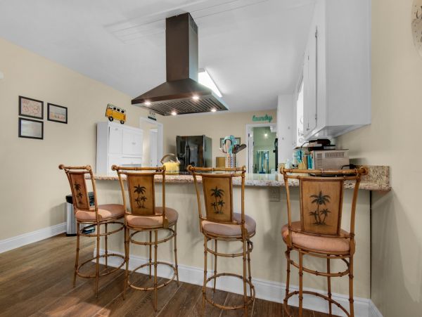 Navarre Beach Home with 5 Bedrooms
