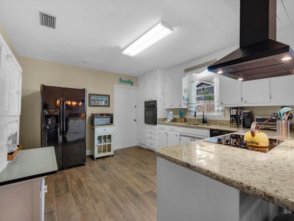 Navarre Beach Home with 5 Bedrooms