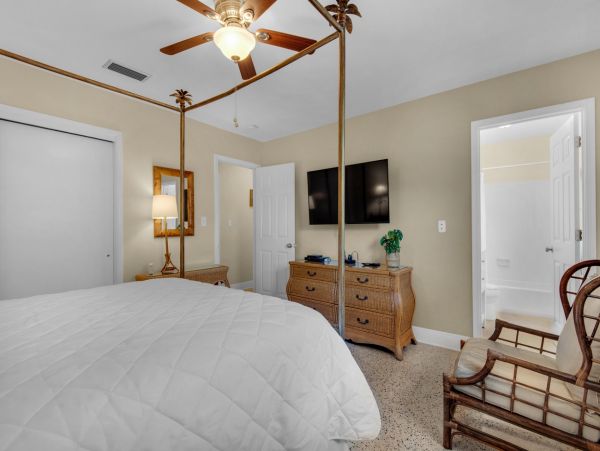 Navarre Beach Home with 5 Bedrooms