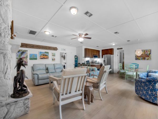 Navarre Beach Home with 5 Bedrooms