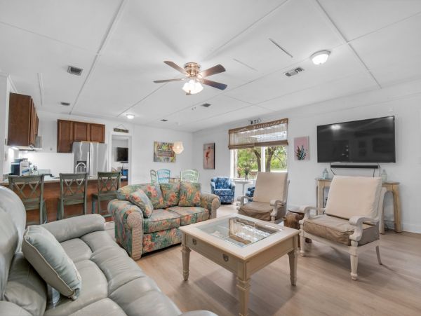 Navarre Beach Home with 5 Bedrooms
