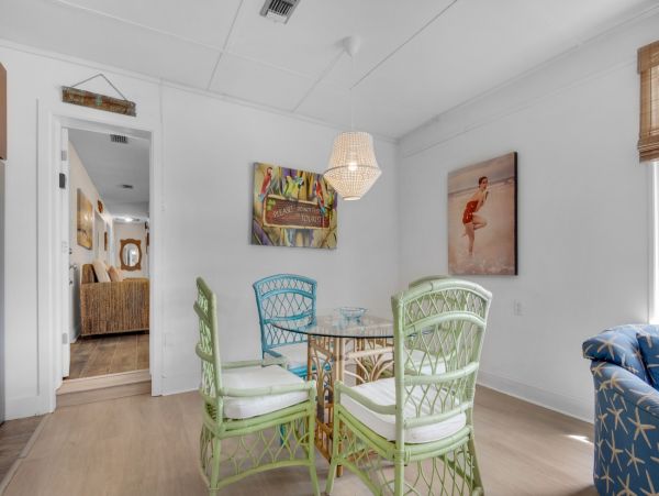Navarre Beach Home with 5 Bedrooms