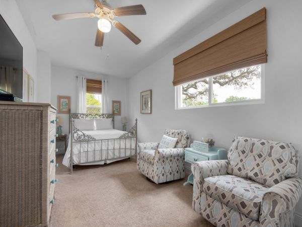 Navarre Beach Home with 5 Bedrooms