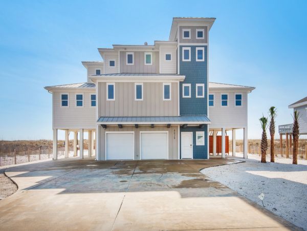 Modern Beachfront Vacation Home in Navarre Beach