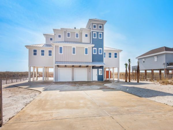 Modern Beachfront Vacation Home in Navarre Beach