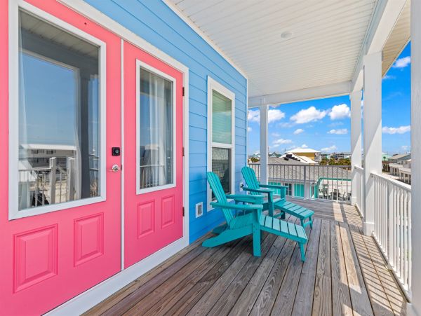 Spacious 6-Bedroom Beach Retreat with Pool in Navarre Beach