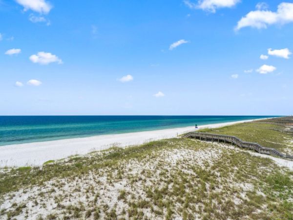 Spacious 6-Bedroom Beach Retreat with Pool in Navarre Beach