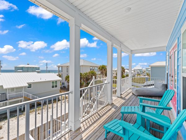 Spacious 6-Bedroom Beach Retreat with Pool in Navarre Beach