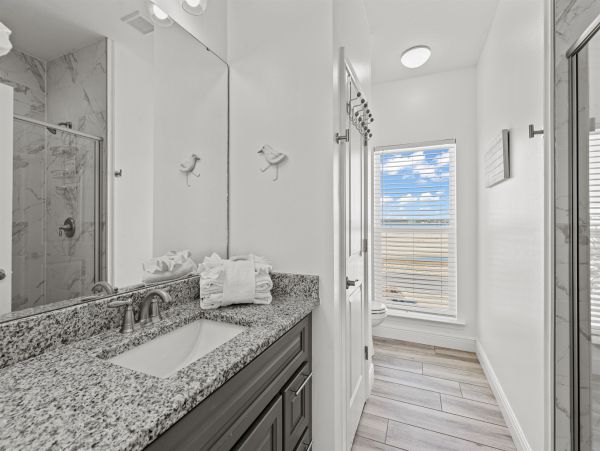Spacious 6-Bedroom Beach Retreat with Pool in Navarre Beach