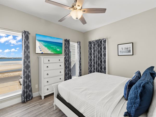Spacious 6-Bedroom Beach Retreat with Pool in Navarre Beach